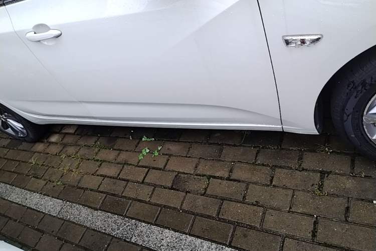 Used Chevrolet Monza 2022 320 Automatic Enjoyment Sunroof Version Right Side Sill
