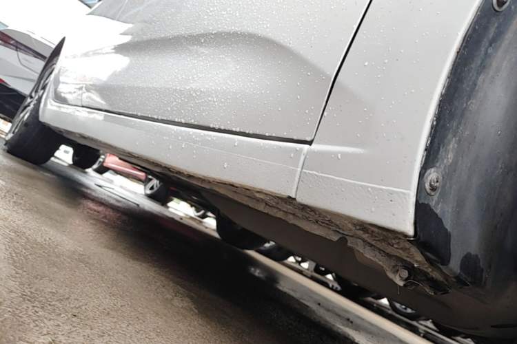 Used Chevrolet Monza 2022 Light Hybrid RS 330T Automatic Comfort Edition Right Side Sill