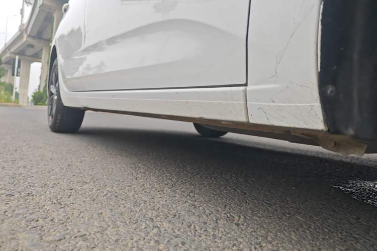 Used Chevrolet Monza 2022 Light Hybrid Redline 320T Dual-Clutch Thrilling Edition Right Side Sill