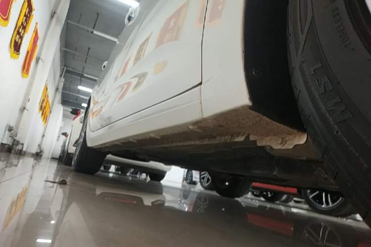 Used Chevrolet Monza 2022 320 Automatic Enjoyment Sunroof Version Right Side Sill