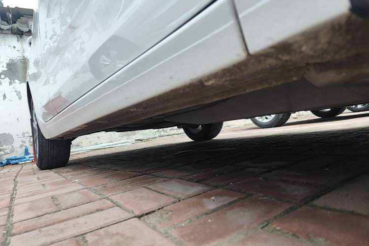 Used Chevrolet Monza 2022 320 Automatic Enjoyment Sunroof Version Right Side Sill