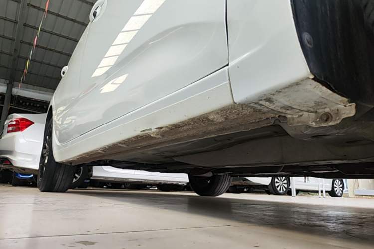 Used Chevrolet Monza 2022 320 Automatic Enjoyment Sunroof Version Right Side Sill