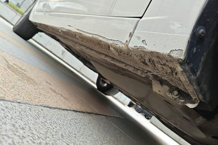 Used Chevrolet Monza 2022 320 Automatic Enjoyment Sunroof Version Right Side Sill