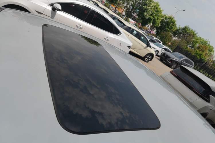 Used Chevrolet Monza 2022 320 Automatic Enjoyment Sunroof Version Roof