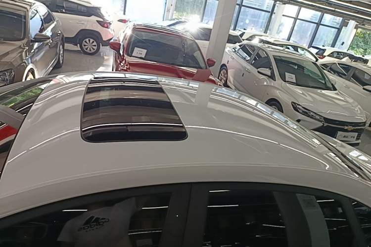 Used Chevrolet Monza 2022 320 Automatic Enjoyment Sunroof Version Roof