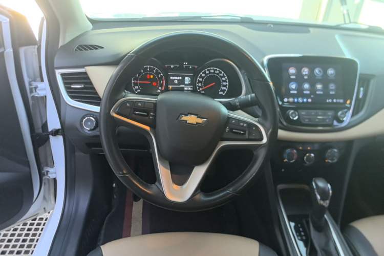 Used Chevrolet Monza 2022 320 Automatic Enjoyment Sunroof Version Steering Wheel