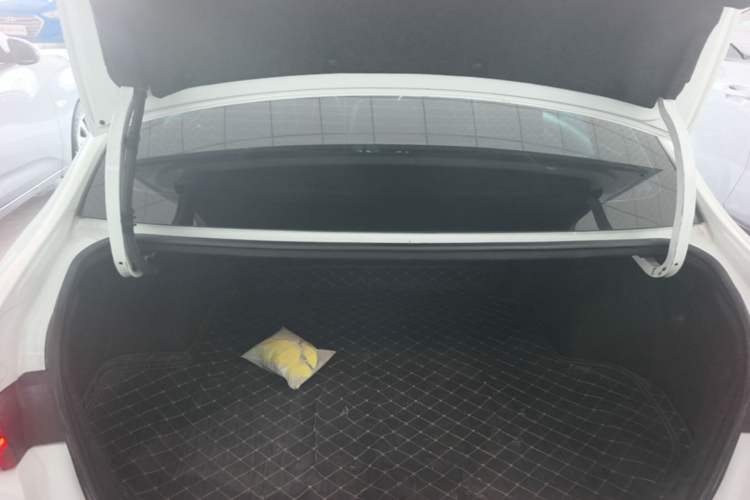 Used Chevrolet Monza 2022 Light Hybrid Redline 320T Dual-Clutch Thrilling Edition Trunk