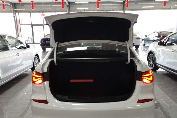 Used Chevrolet Monza 2022 320 Automatic Enjoyment Edition Trunk
