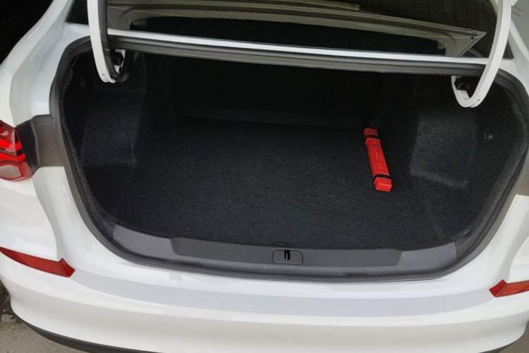 Used Chevrolet Monza 2022 320 Automatic Enjoyment Edition Trunk