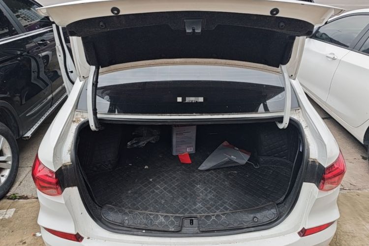 Used Chevrolet Monza 2022 320 Automatic Enjoyment Edition Trunk