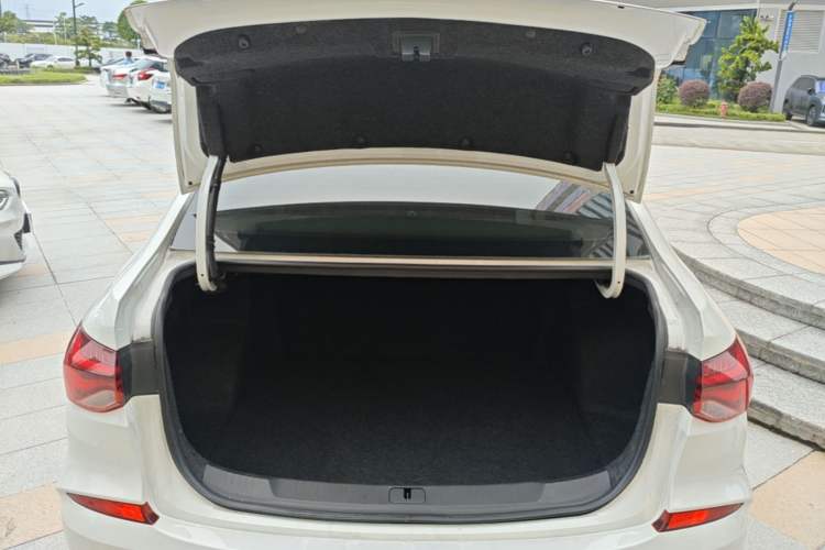 Used Chevrolet Monza 2022 320 Automatic Enjoyment Sunroof Version Trunk