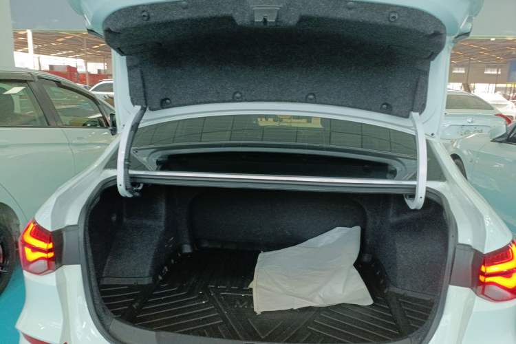 Used Chevrolet Monza 2022 320 Automatic Enjoyment Sunroof Version Trunk