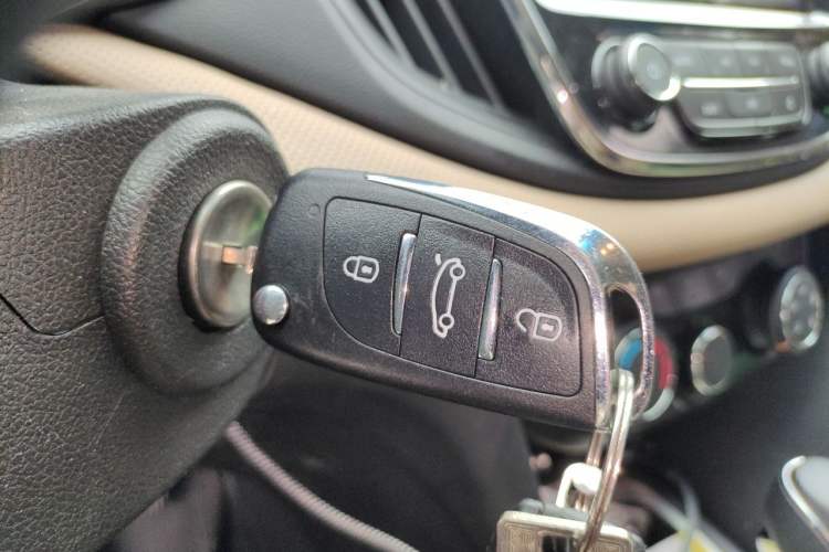 Used Chevrolet Monza 2022 320 Automatic Enjoyment Sunroof Version Vehicle Key