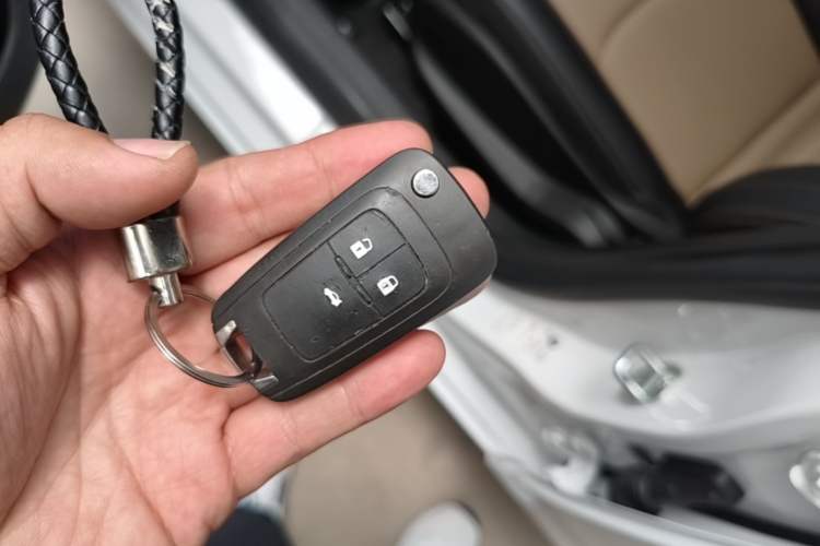 Used Chevrolet Monza 2022 320 Automatic Enjoyment Sunroof Version Vehicle Key