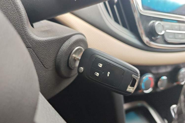 Used Chevrolet Monza 2022 320 Automatic Enjoyment Sunroof Version Vehicle Key