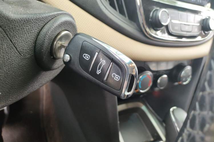 Used Chevrolet Monza 2022 320 Automatic Enjoyment Sunroof Version Vehicle Key