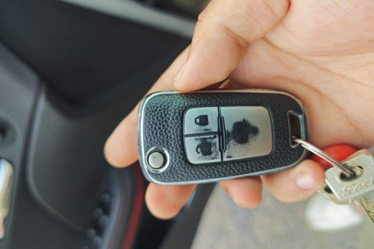 Used Chevrolet Monza 2022 320 Automatic Enjoyment Sunroof Version Vehicle Key