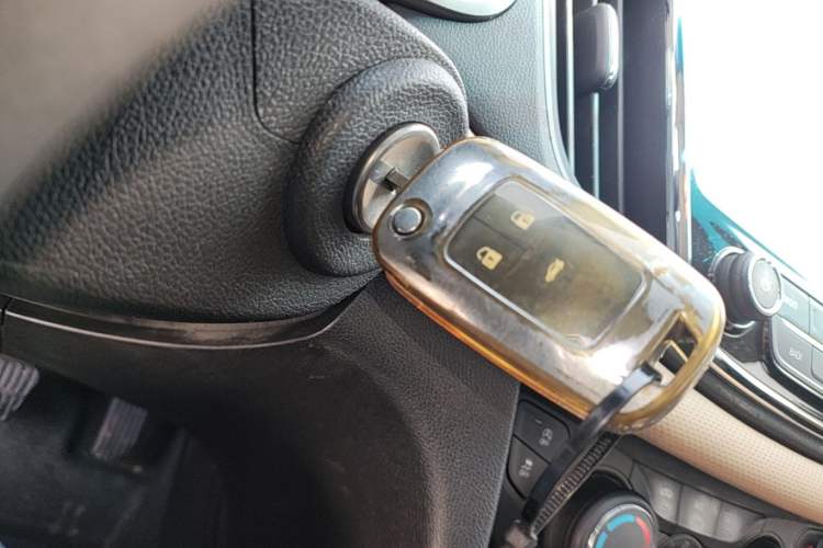 Used Chevrolet Monza 2022 320 Automatic Enjoyment Sunroof Version Vehicle Key