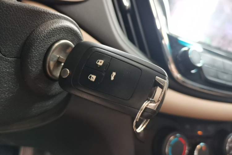 Used Chevrolet Monza 2022 320 Automatic Enjoyment Sunroof Version Vehicle Key