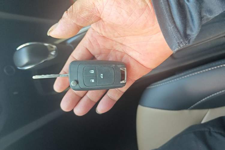 Used Chevrolet Monza 2022 320 Automatic Enjoyment Sunroof Version Vehicle Key