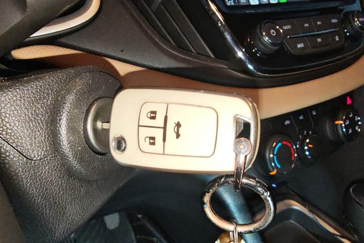 Used Chevrolet Monza 2022 320 Automatic Enjoyment Sunroof Version Vehicle Key