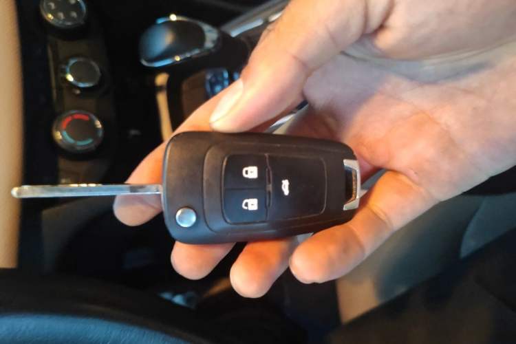 Used Chevrolet Monza 2022 320 Automatic Enjoyment Sunroof Version Vehicle Key