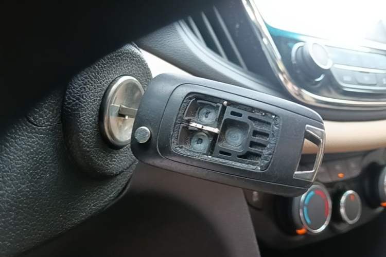 Used Chevrolet Monza 2022 320 Automatic Enjoyment Sunroof Version Vehicle Key