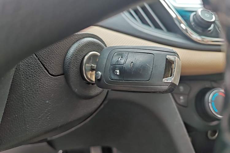 Used Chevrolet Monza 2022 320 Automatic Enjoyment Sunroof Version Vehicle Key