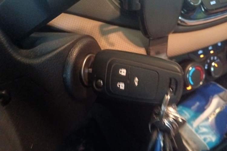 Used Chevrolet Monza 2022 320 Automatic Enjoyment Sunroof Version Vehicle Key