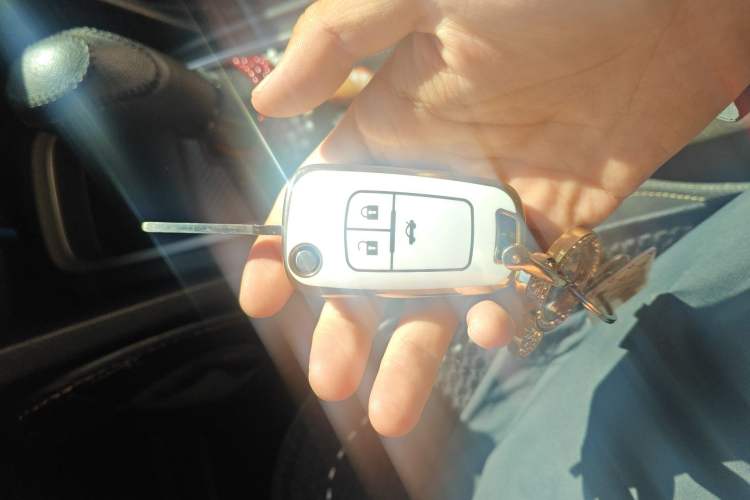 Used Chevrolet Monza 2022 320 Automatic Enjoyment Sunroof Version Vehicle Key