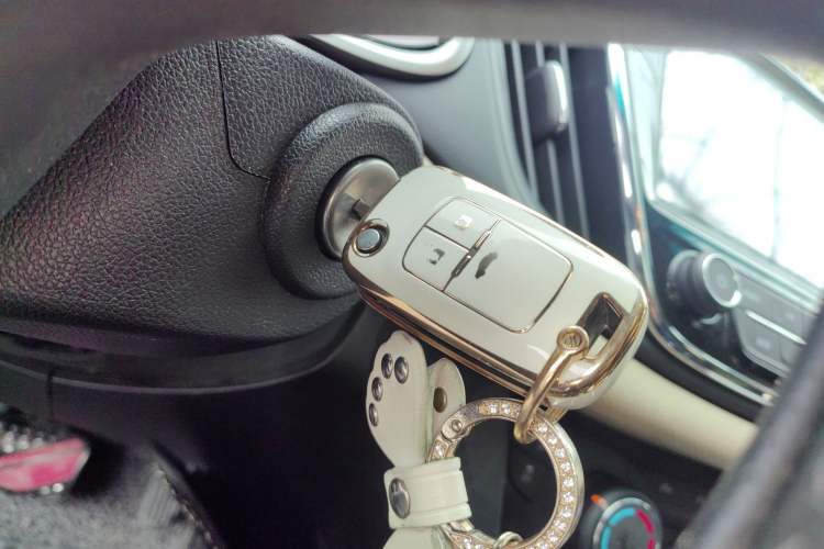 Used Chevrolet Monza 2022 320 Automatic Enjoyment Sunroof Version Vehicle Key