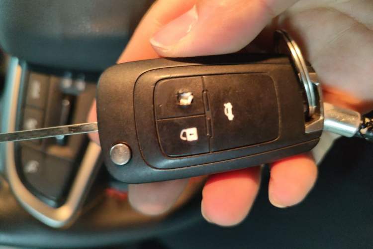 Used Chevrolet Monza 2022 Light Hybrid RS 330T Automatic Comfort Edition Vehicle Key