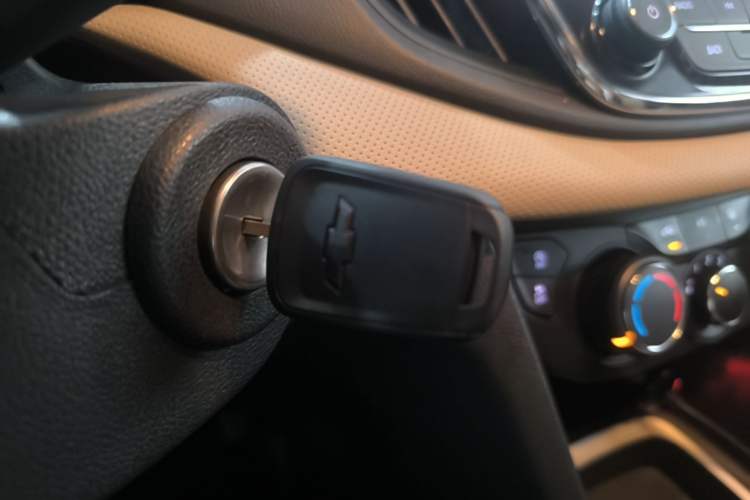 Used Chevrolet Monza 2022 320 Automatic Enjoyment Sunroof Version Vehicle Key