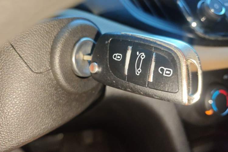 Used Chevrolet Monza 2022 320 Automatic Enjoyment Sunroof Version Vehicle Key