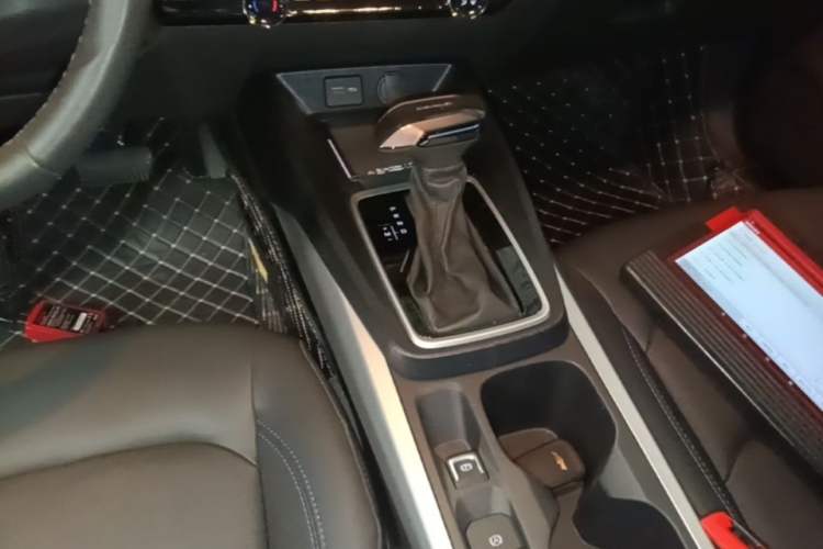 Used Chevrolet Monza 2023 1.3T Mild Hybrid Automatic Luxury Edition Gear Lever