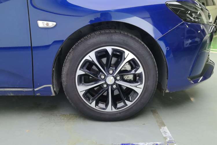 Used Chevrolet Monza 2023 1.3T Mild Hybrid Automatic Luxury Edition Right Front Wheel Hub