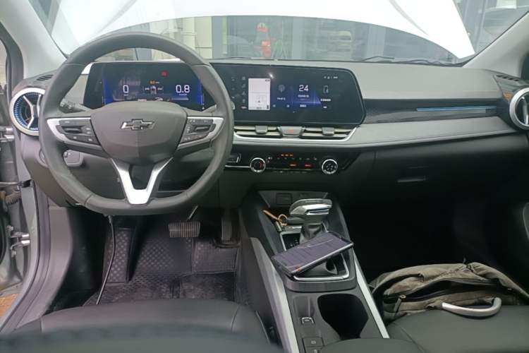 Used Chevrolet Monza 2023 1.3T Mild Hybrid Automatic Luxury Edition Center Console