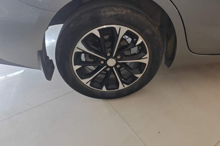 Used Chevrolet Monza 2023 1.3T Mild Hybrid Automatic Luxury Edition Right Rear Wheel Hub