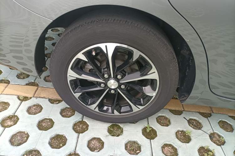 Used Chevrolet Monza 2023 1.3T Mild Hybrid Automatic Luxury Edition Right Rear Wheel Hub