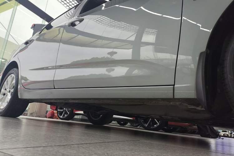 Used Chevrolet Monza 2023 1.5L Dual-Clutch Enjoyment Edition Right Side Sill