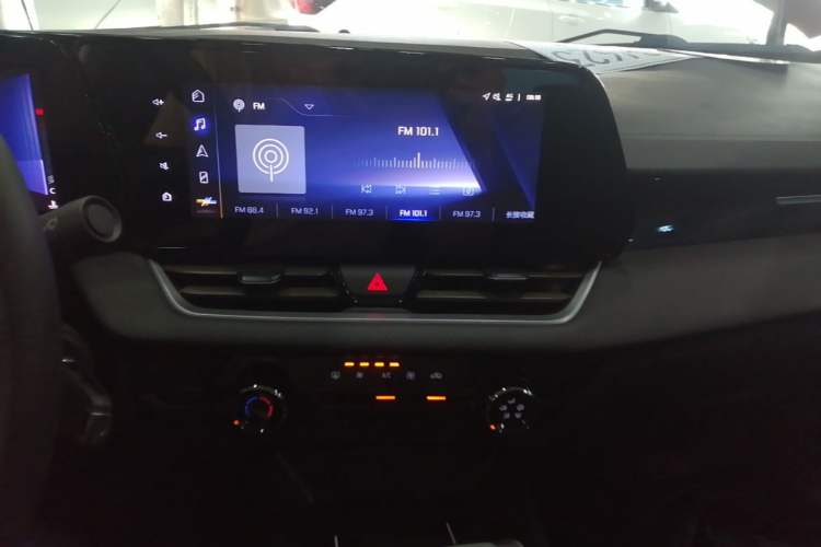 Used Chevrolet Monza 2023 1.5L Dual-Clutch Enjoyment Edition Audio And AC Panel
