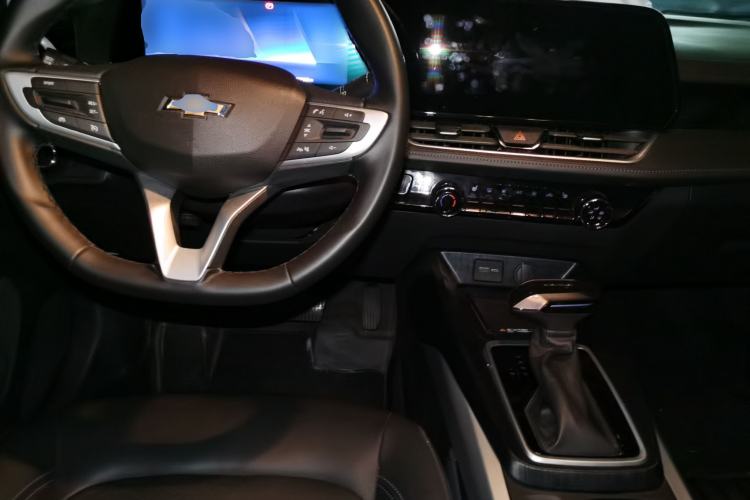 Used Chevrolet Monza 2023 1.3T Mild Hybrid Automatic Luxury Edition Center Console