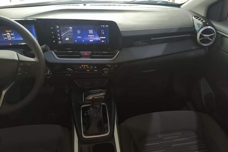 Used Chevrolet Monza 2023 1.5L Dual-Clutch Enjoyment Edition Audio And AC Panel