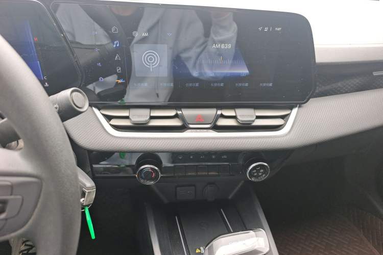 Used Chevrolet Monza 2023 1.5L Dual-Clutch Enjoyment Edition Audio And AC Panel
