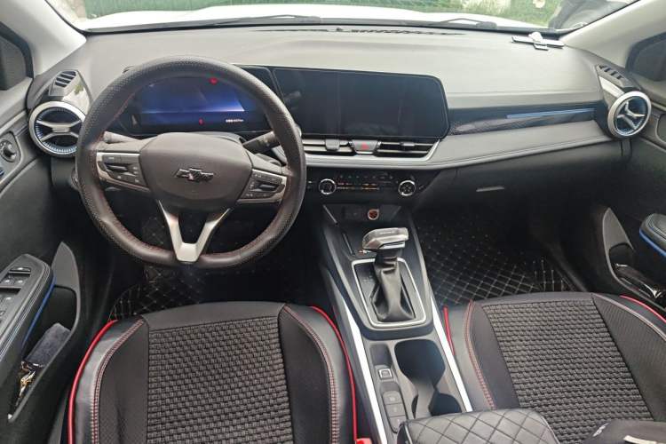 Used Chevrolet Monza 2023 1.3T Mild Hybrid Automatic Luxury Edition Center Console