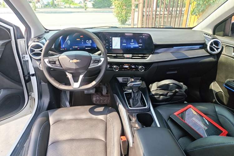 Used Chevrolet Monza 2023 1.3T Mild Hybrid Automatic Luxury Edition Center Console