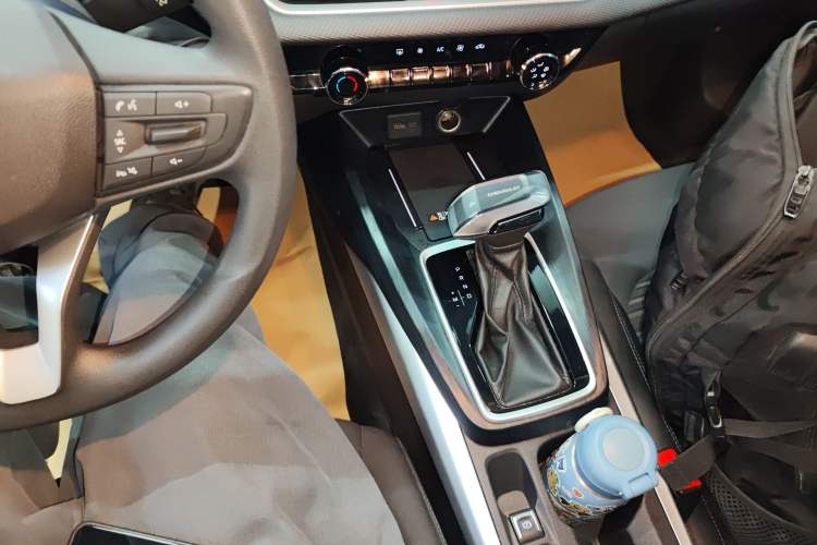 Used Chevrolet Monza 2023 1.5L Dual-Clutch Enjoyment Edition Gear Lever