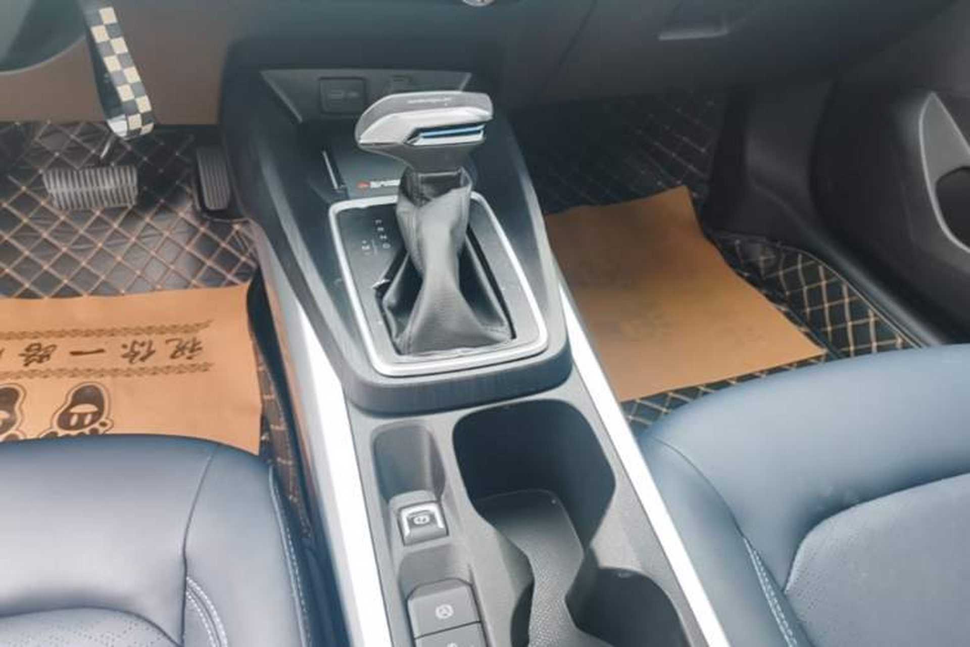 Used Chevrolet Monza 2023 1.5L Dual-Clutch WOW Enjoyment Edition Gear Lever