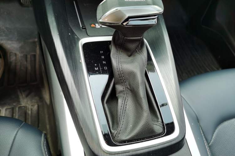 Used Chevrolet Monza 2023 1.5L Dual-Clutch WOW Enjoyment Edition Gear Lever