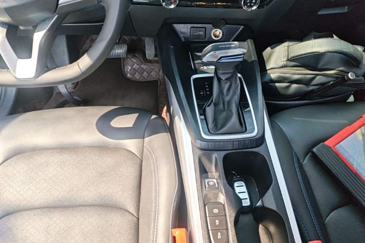 Used Chevrolet Monza 2023 1.3T Mild Hybrid Automatic Luxury Edition Gear Lever